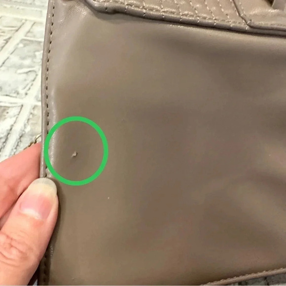 Badgley Mischka Quilted Crossbody Shoulder Gold Chain Buckle Taupe Bag - Picture 16 of 16